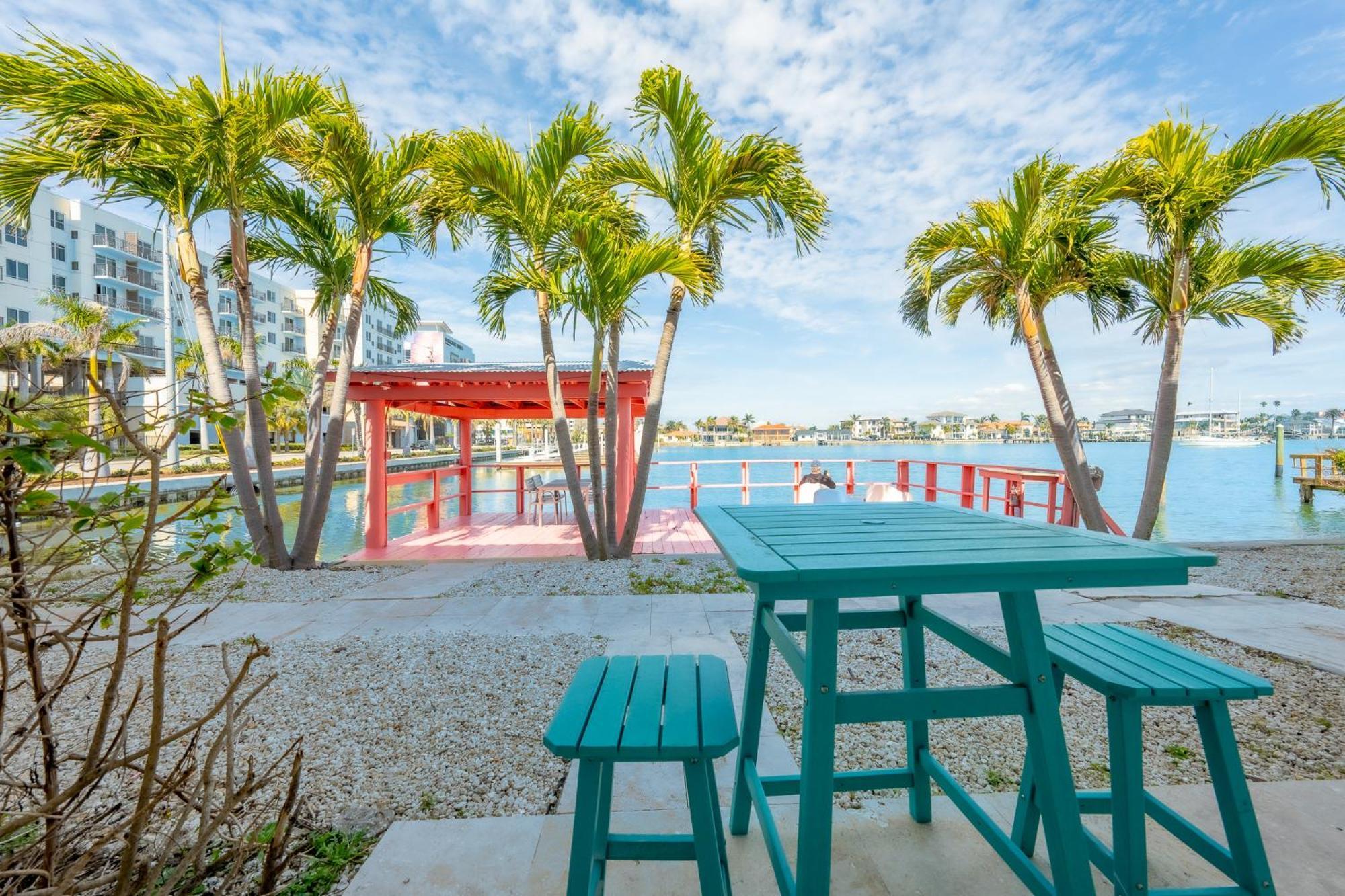 Апартаменты Tropical Breeze Клеруотер-Бич Экстерьер фото